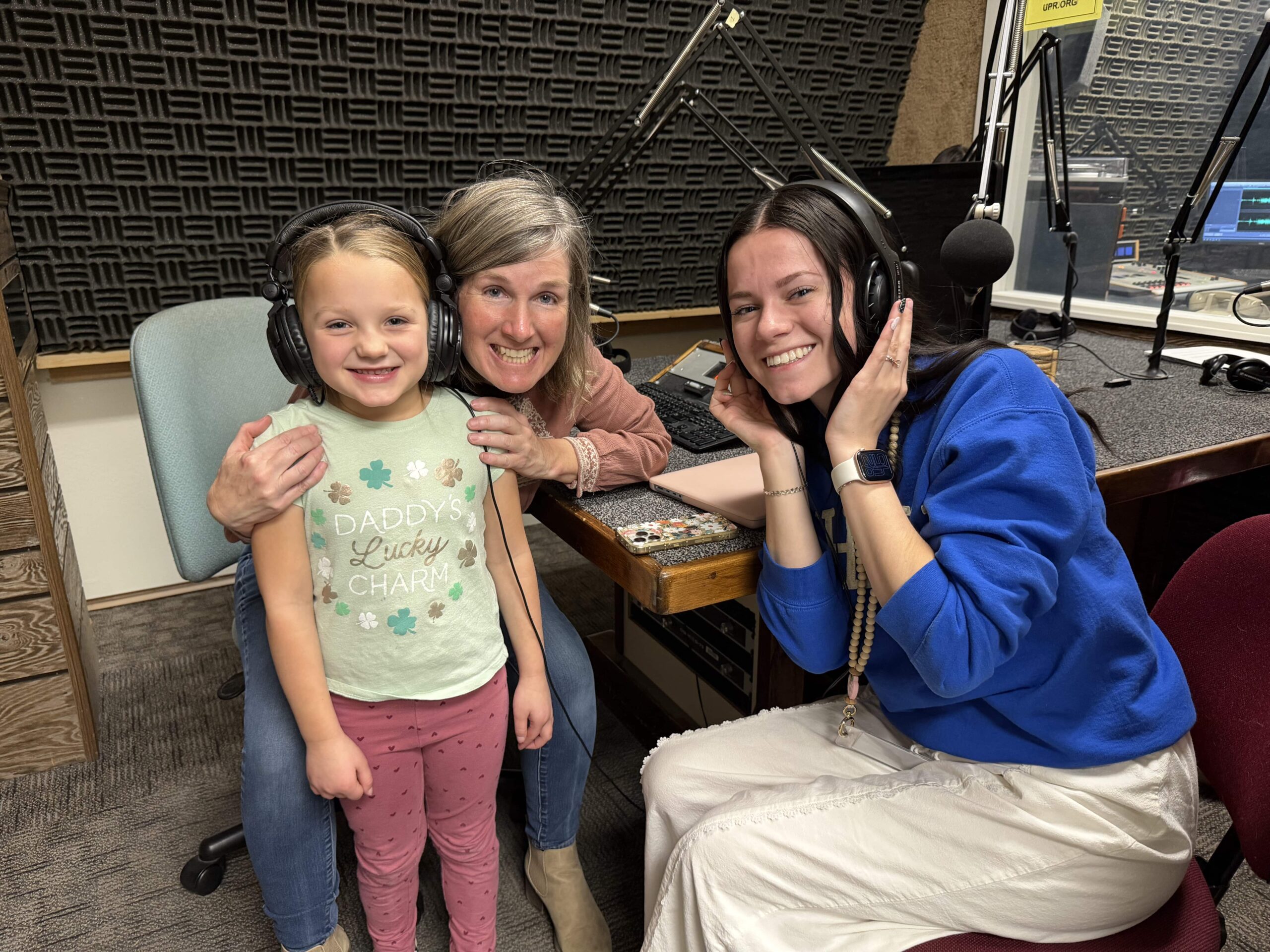 Click for a larger view in a new tab or window Nora, Shannon & Ashlyn in the Studio
Courtesy & Copyright Stu Baggaley, Photographer